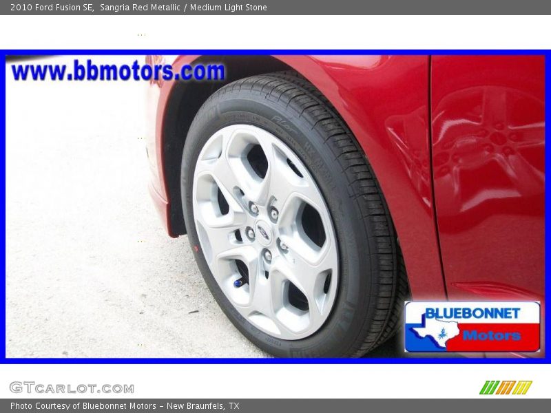 Sangria Red Metallic / Medium Light Stone 2010 Ford Fusion SE