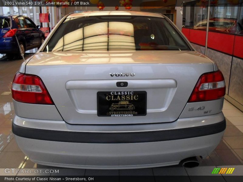 Silver Metallic / Off Black 2001 Volvo S40 1.9T