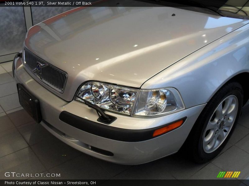 Silver Metallic / Off Black 2001 Volvo S40 1.9T