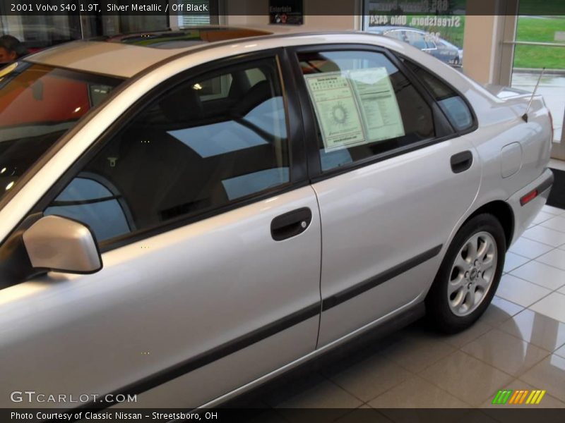 Silver Metallic / Off Black 2001 Volvo S40 1.9T