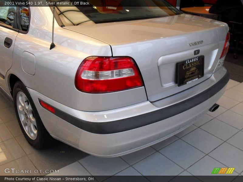 Silver Metallic / Off Black 2001 Volvo S40 1.9T