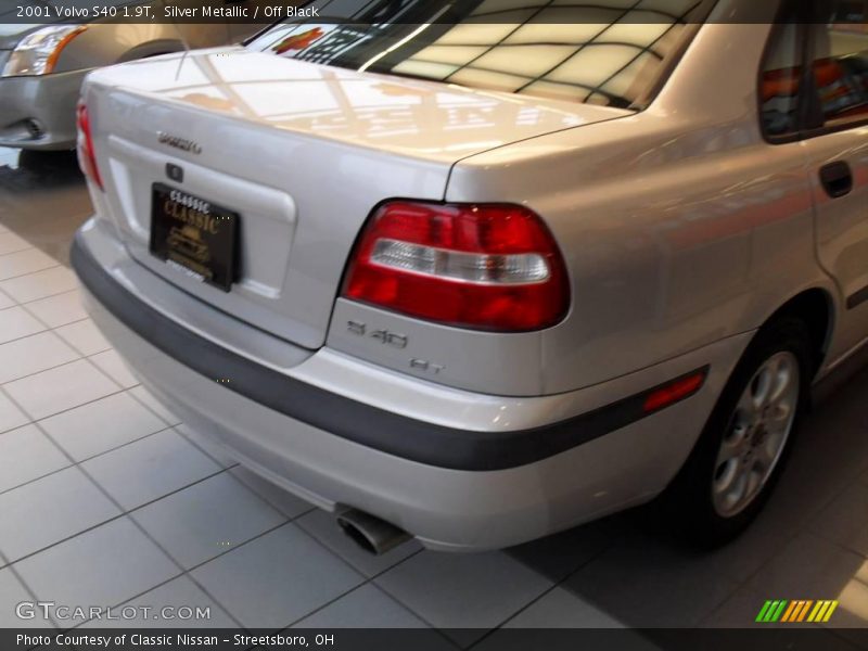Silver Metallic / Off Black 2001 Volvo S40 1.9T