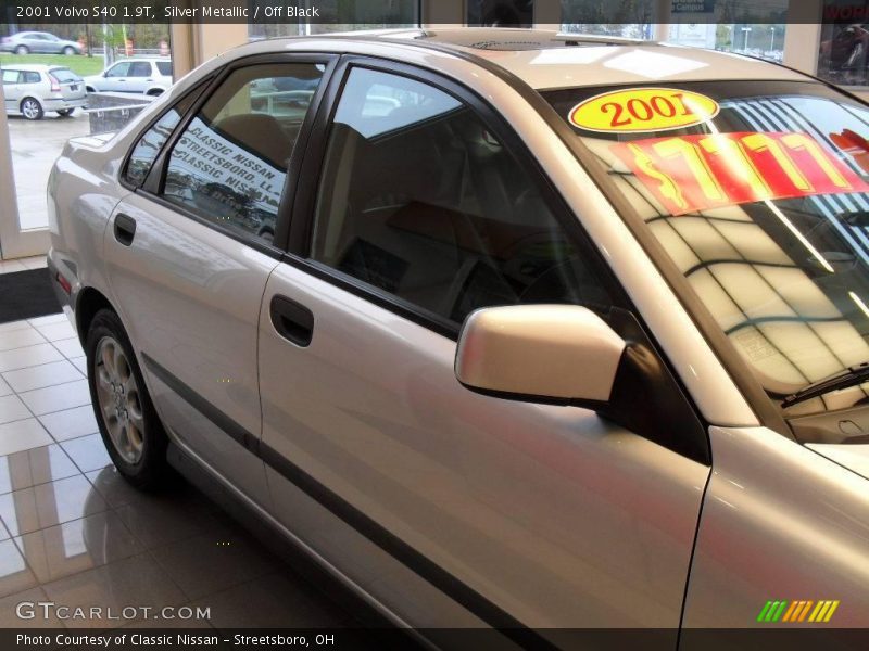 Silver Metallic / Off Black 2001 Volvo S40 1.9T