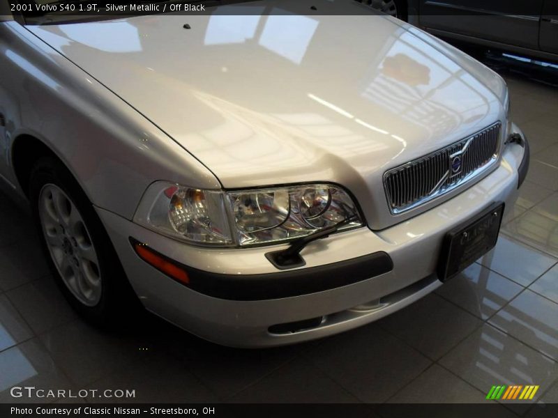 Silver Metallic / Off Black 2001 Volvo S40 1.9T