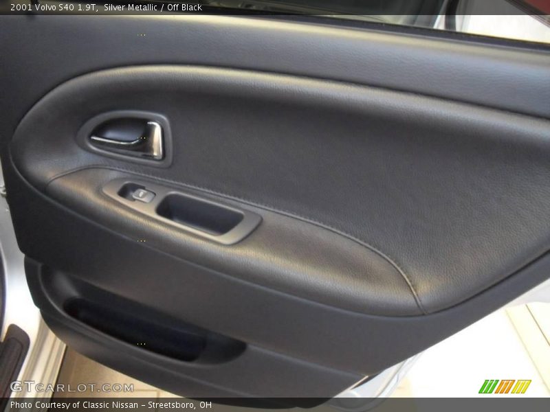 Silver Metallic / Off Black 2001 Volvo S40 1.9T