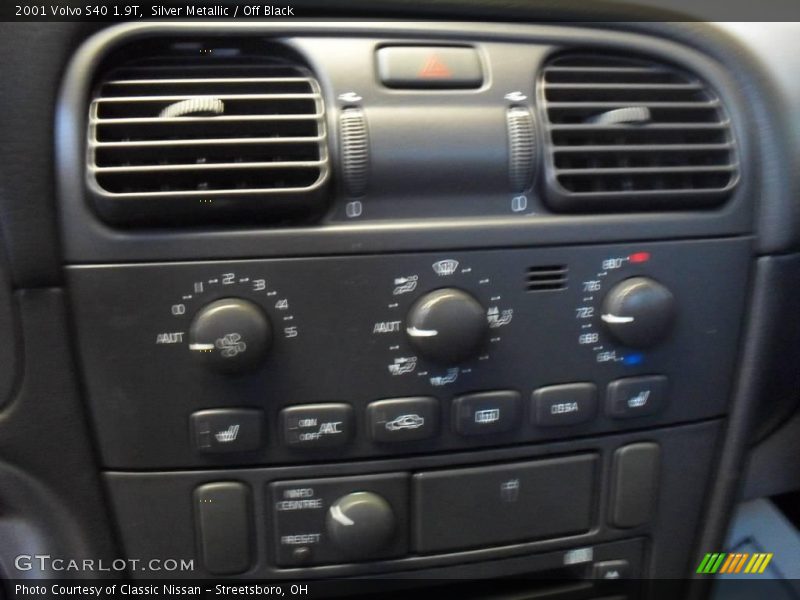 Silver Metallic / Off Black 2001 Volvo S40 1.9T