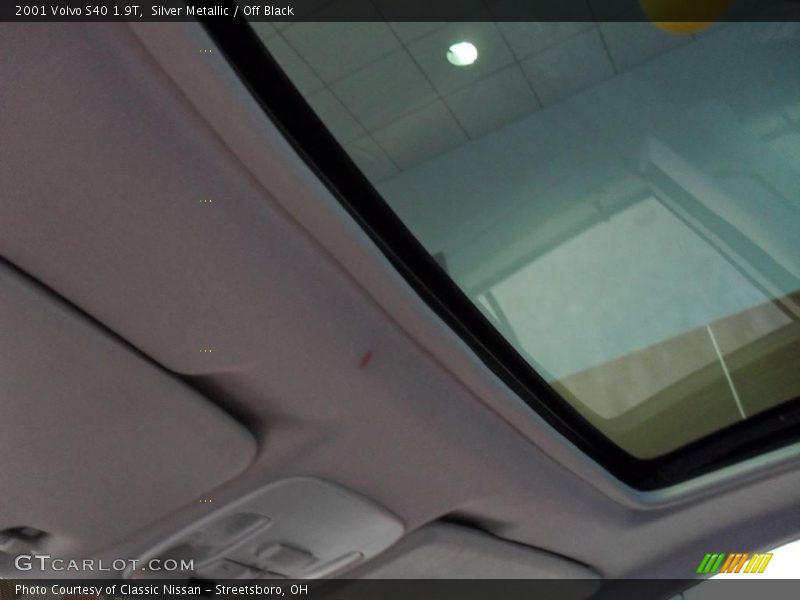 Silver Metallic / Off Black 2001 Volvo S40 1.9T