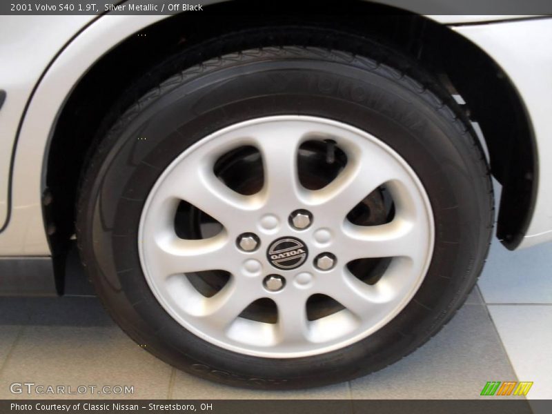 Silver Metallic / Off Black 2001 Volvo S40 1.9T