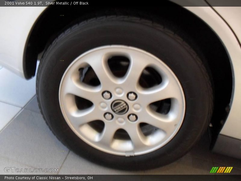 Silver Metallic / Off Black 2001 Volvo S40 1.9T