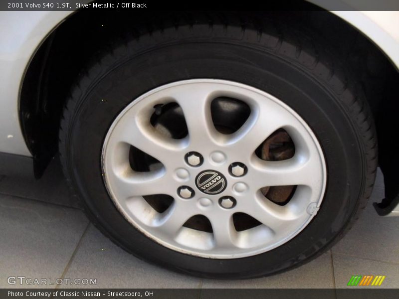 Silver Metallic / Off Black 2001 Volvo S40 1.9T