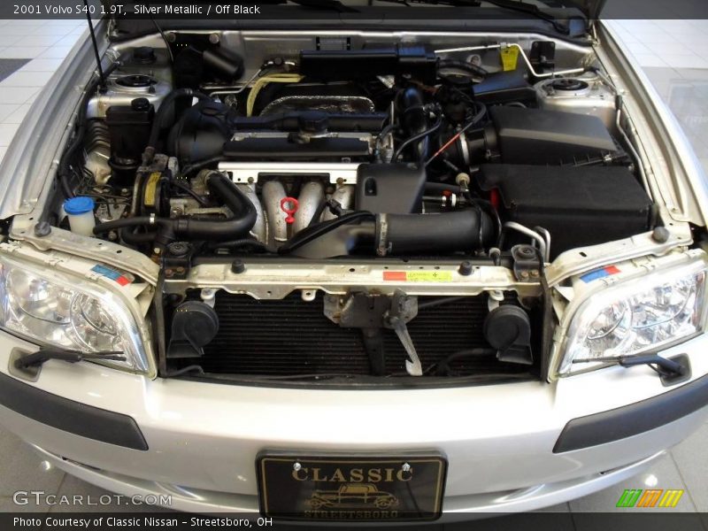 Silver Metallic / Off Black 2001 Volvo S40 1.9T