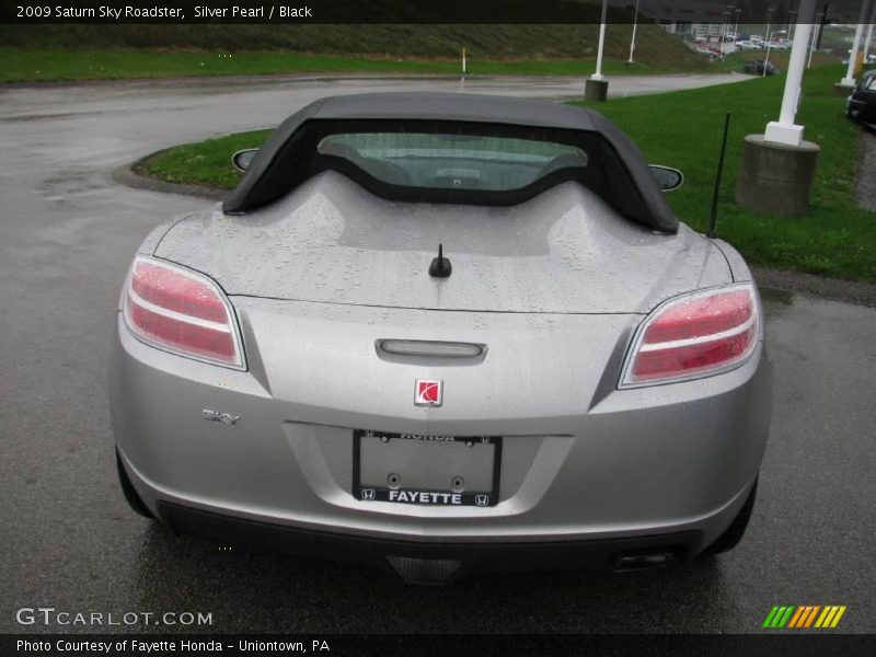 Silver Pearl / Black 2009 Saturn Sky Roadster