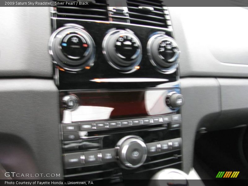 Silver Pearl / Black 2009 Saturn Sky Roadster