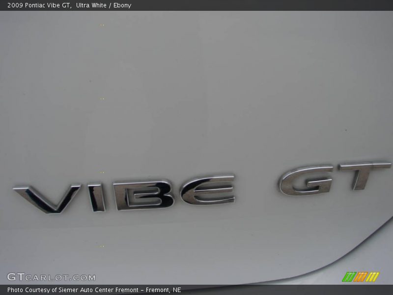Ultra White / Ebony 2009 Pontiac Vibe GT