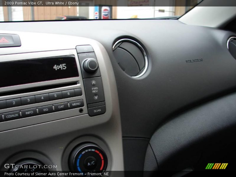 Ultra White / Ebony 2009 Pontiac Vibe GT