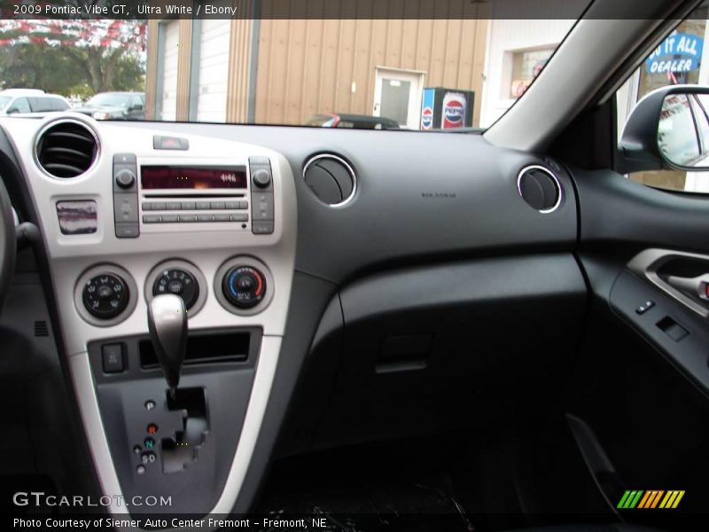 Ultra White / Ebony 2009 Pontiac Vibe GT