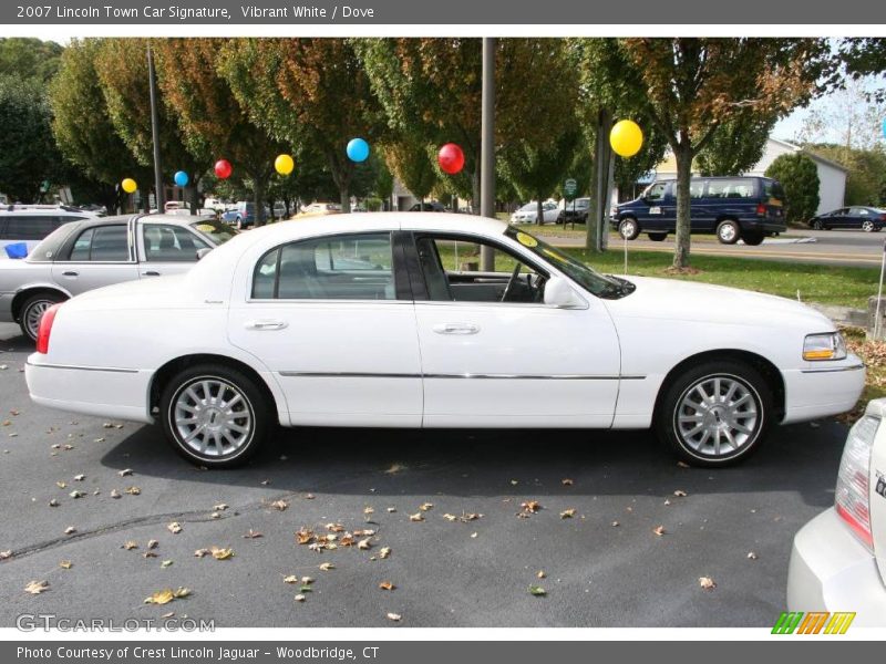 Vibrant White / Dove 2007 Lincoln Town Car Signature
