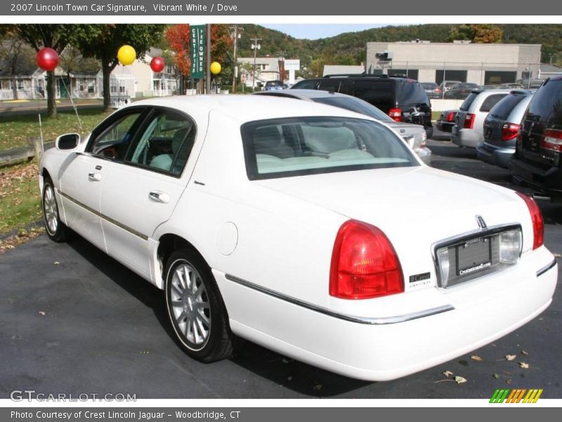 Vibrant White / Dove 2007 Lincoln Town Car Signature