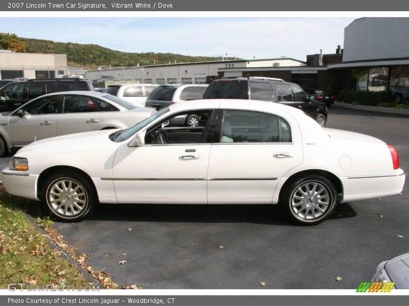 Vibrant White / Dove 2007 Lincoln Town Car Signature