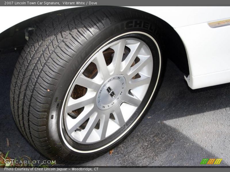 Vibrant White / Dove 2007 Lincoln Town Car Signature