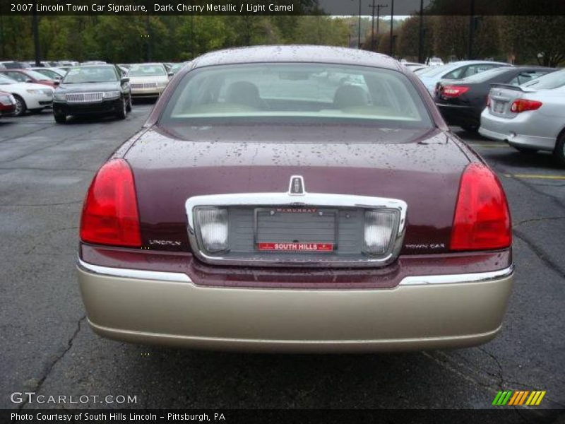 Dark Cherry Metallic / Light Camel 2007 Lincoln Town Car Signature