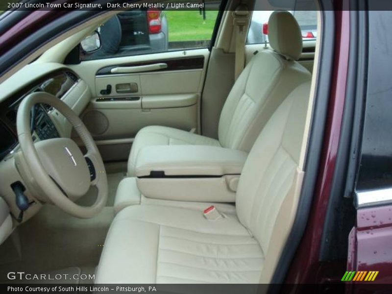 Front Seat of 2007 Town Car Signature