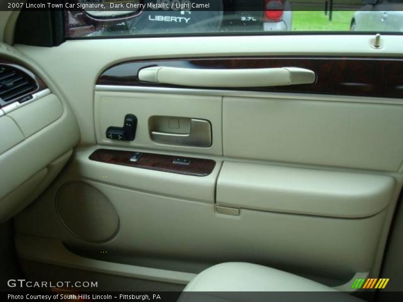 Dark Cherry Metallic / Light Camel 2007 Lincoln Town Car Signature