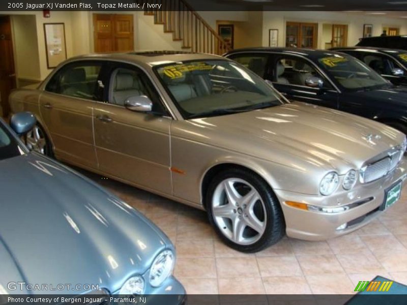 Topaz Metallic / Ivory 2005 Jaguar XJ Vanden Plas
