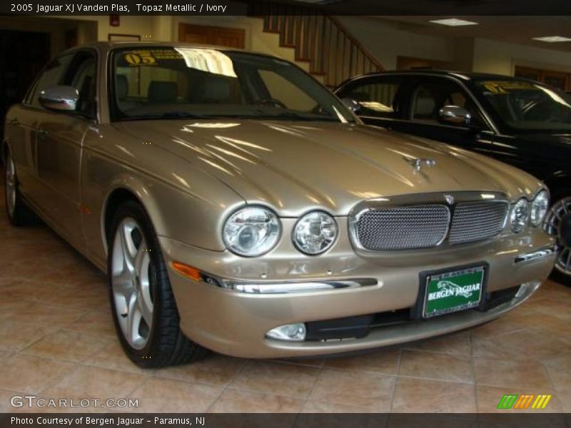 Topaz Metallic / Ivory 2005 Jaguar XJ Vanden Plas