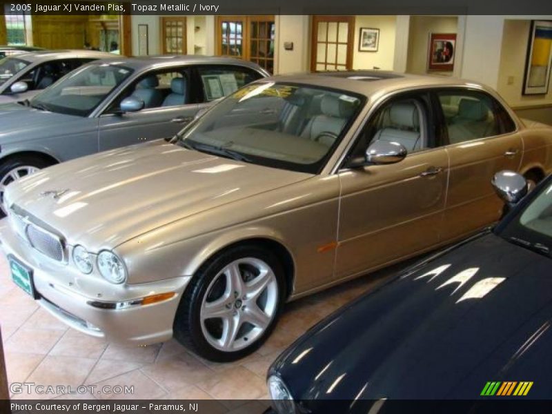 Topaz Metallic / Ivory 2005 Jaguar XJ Vanden Plas