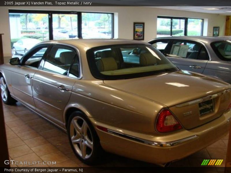 Topaz Metallic / Ivory 2005 Jaguar XJ Vanden Plas