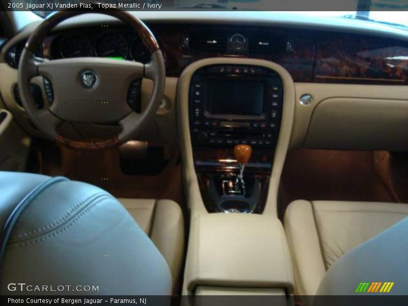 Topaz Metallic / Ivory 2005 Jaguar XJ Vanden Plas