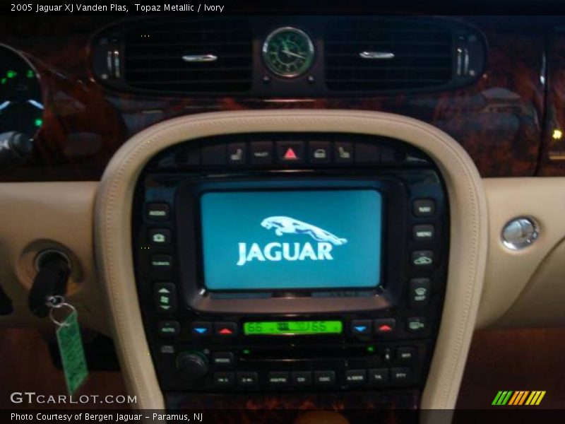 Topaz Metallic / Ivory 2005 Jaguar XJ Vanden Plas