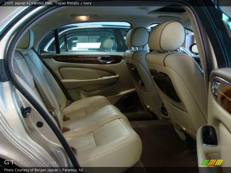 Topaz Metallic / Ivory 2005 Jaguar XJ Vanden Plas