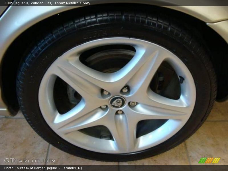 Topaz Metallic / Ivory 2005 Jaguar XJ Vanden Plas