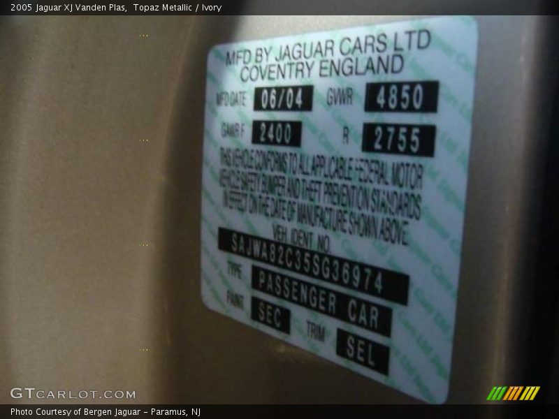 Topaz Metallic / Ivory 2005 Jaguar XJ Vanden Plas