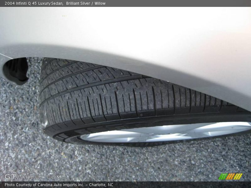 Brilliant Silver / Willow 2004 Infiniti Q 45 Luxury Sedan
