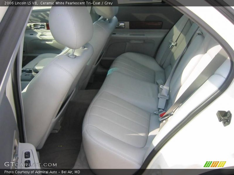 Ceramic White Pearlescent Tri-Coat / Grey 2006 Lincoln LS V8