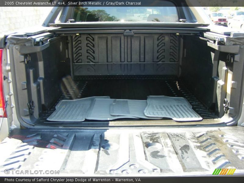 Silver Birch Metallic / Gray/Dark Charcoal 2005 Chevrolet Avalanche LT 4x4