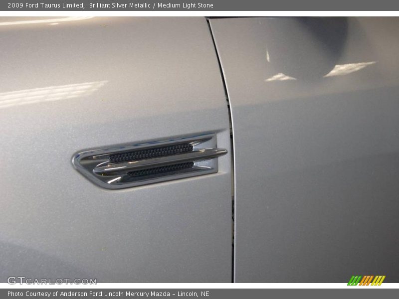 Brilliant Silver Metallic / Medium Light Stone 2009 Ford Taurus Limited