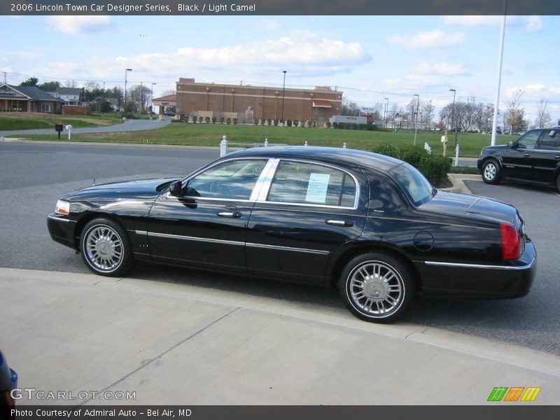 Black / Light Camel 2006 Lincoln Town Car Designer Series