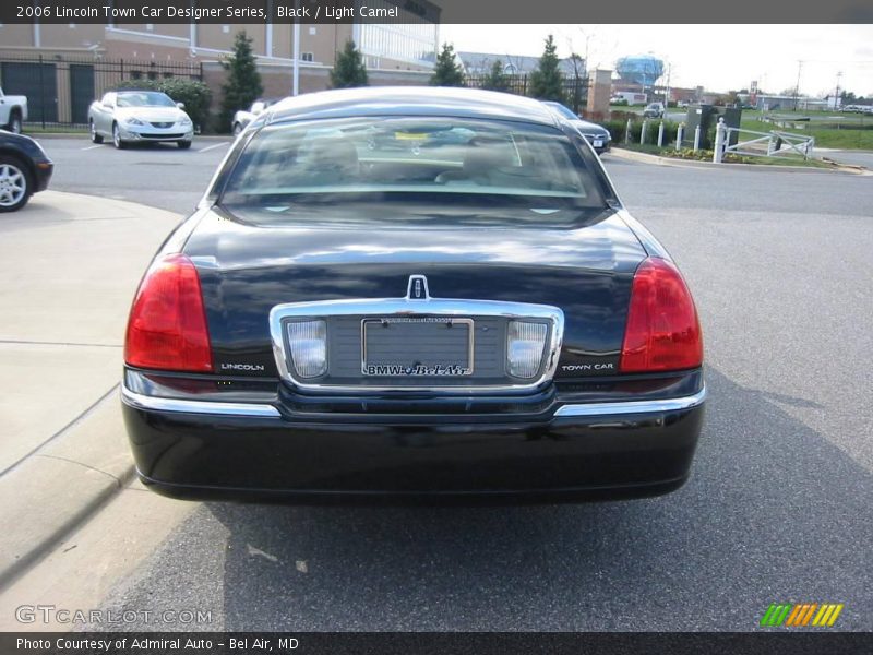 Black / Light Camel 2006 Lincoln Town Car Designer Series