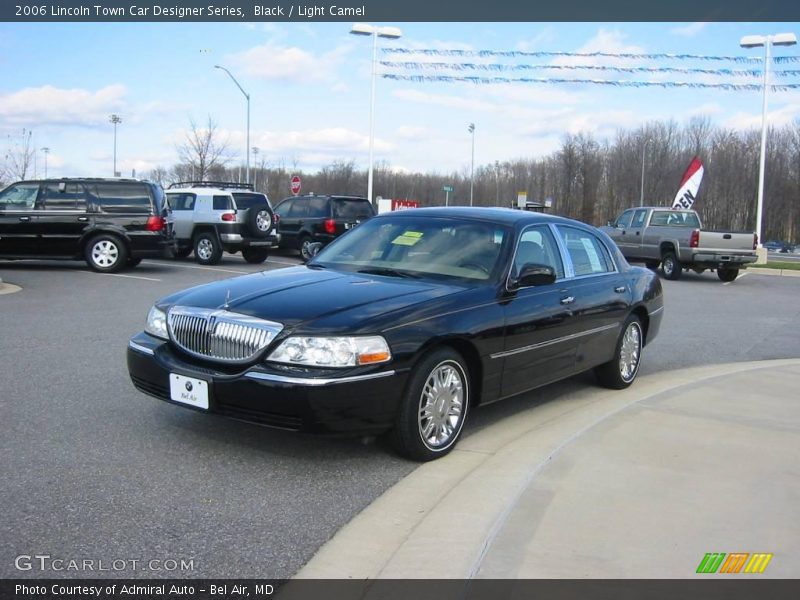 Black / Light Camel 2006 Lincoln Town Car Designer Series