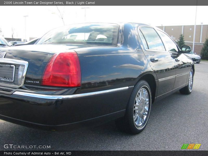 Black / Light Camel 2006 Lincoln Town Car Designer Series