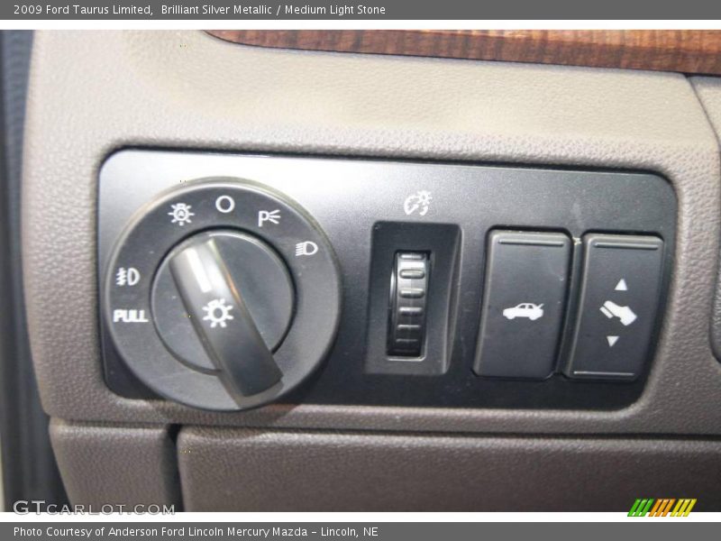 Brilliant Silver Metallic / Medium Light Stone 2009 Ford Taurus Limited