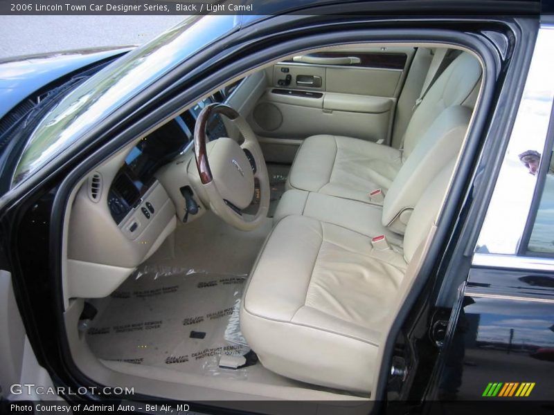 Black / Light Camel 2006 Lincoln Town Car Designer Series