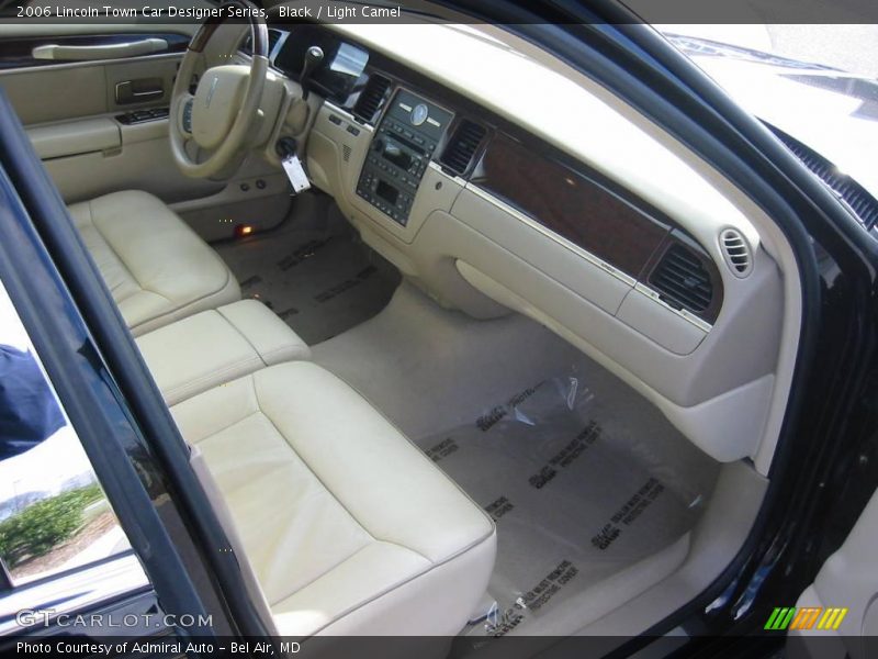 Black / Light Camel 2006 Lincoln Town Car Designer Series