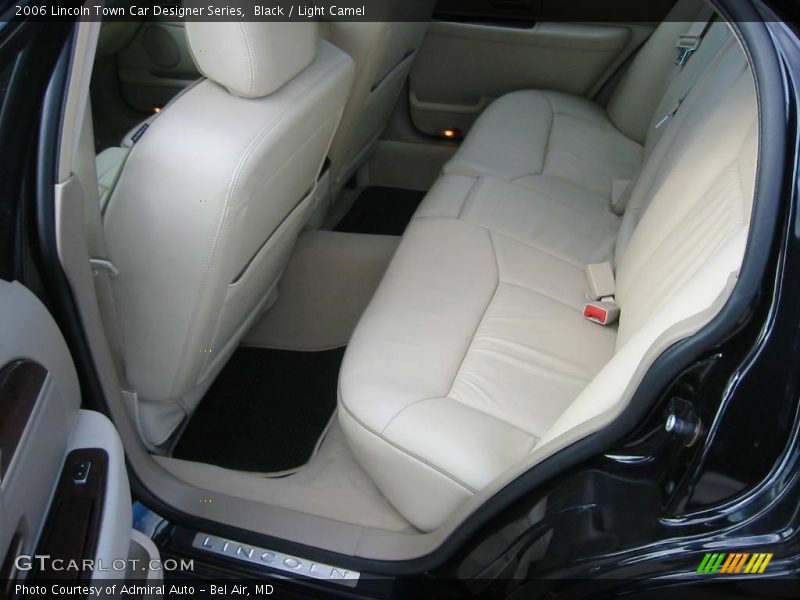 Black / Light Camel 2006 Lincoln Town Car Designer Series