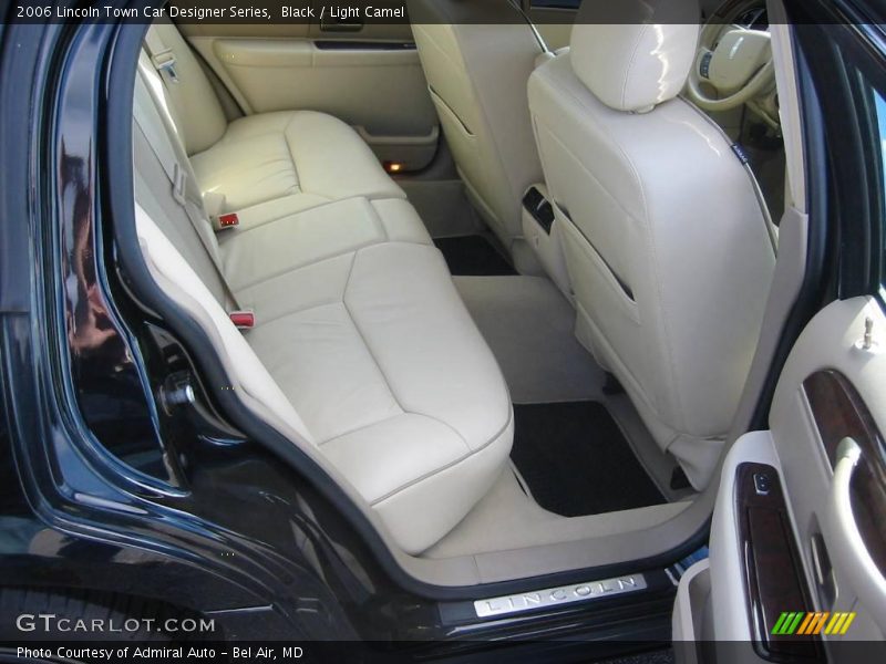 Black / Light Camel 2006 Lincoln Town Car Designer Series