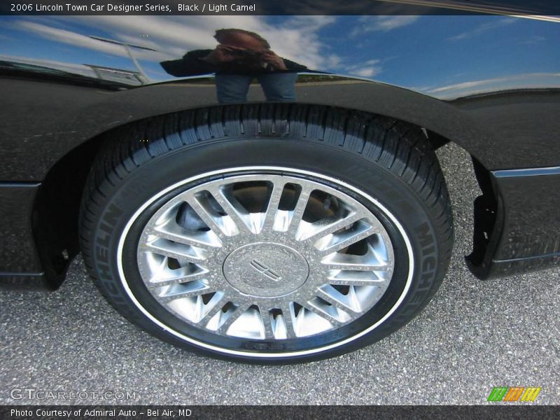 Black / Light Camel 2006 Lincoln Town Car Designer Series